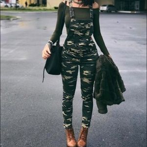 NWOT Camo Overalls | FOREVER21 small